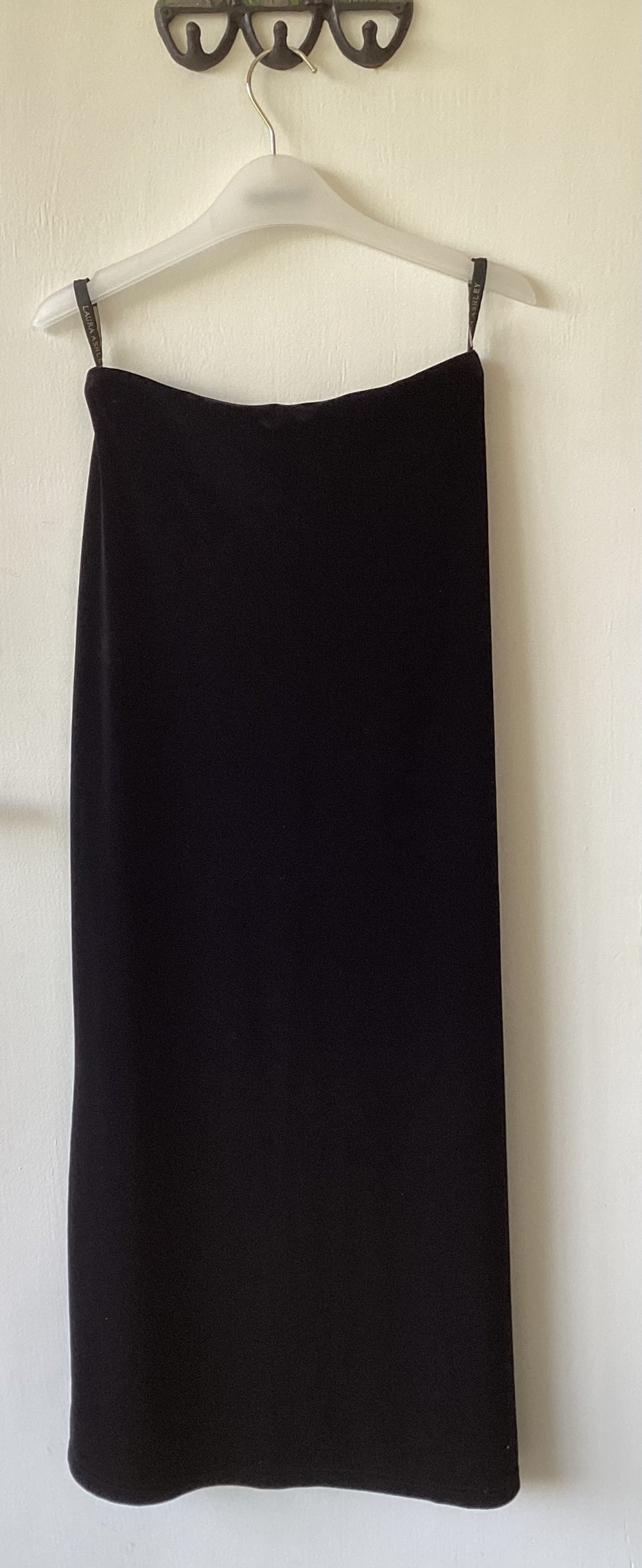 Schwarzer,sehr eleganter ,langer Samtrock von Laura Ashley , Größe S