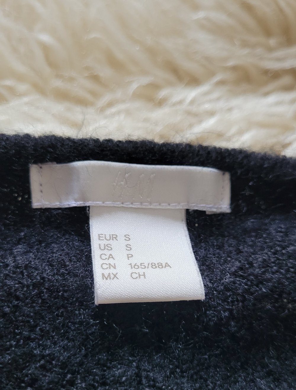 Schwarzer Pullover von H&M