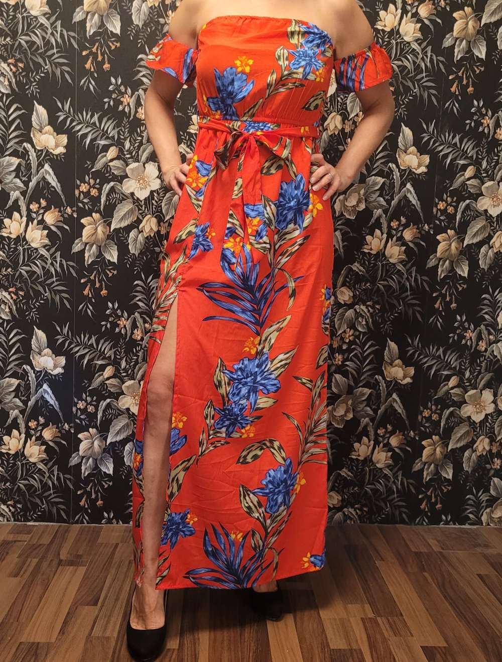 Schulterfreies buntes Sommerkleid von boohoo