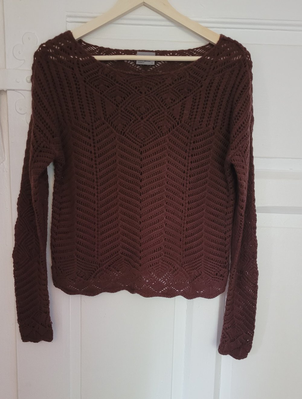 weinroter Strickpullover