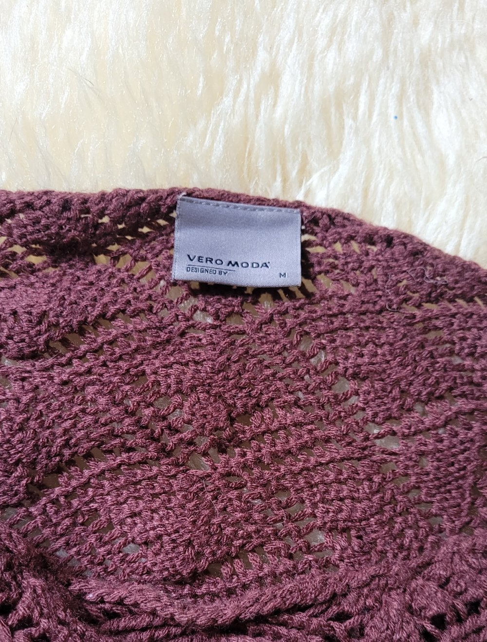 weinroter Strickpullover