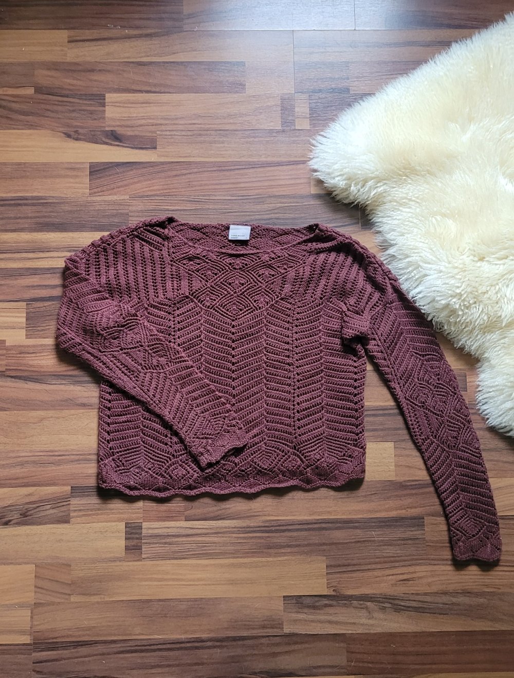weinroter Strickpullover