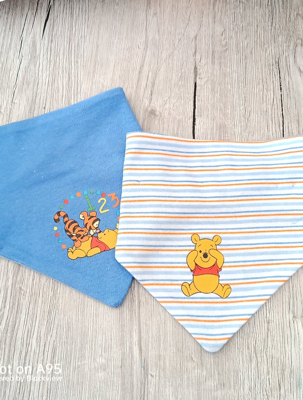 Babylätzchen ,Spucktuch, Tuch , Schal , Winni Pooh