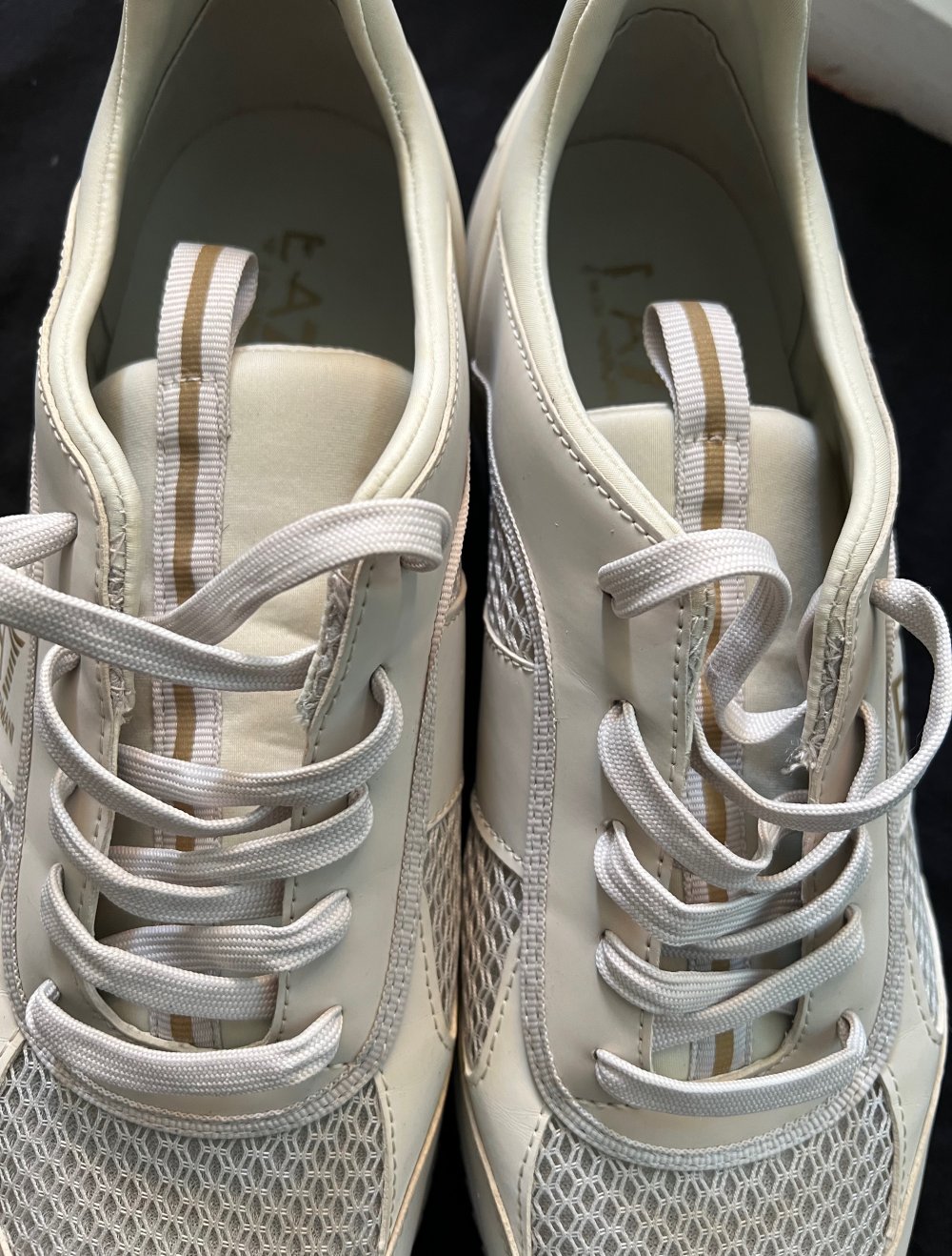EMPORIO ARMANI SNEAKER

X8X027 XK050

GR.46
US: 11,5
UK: 11
GRAU
NEUWERTIG! KAUM GETRAGEN!

SIEHE BILDER.