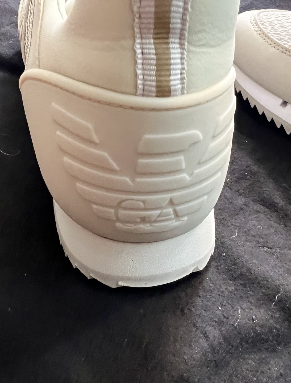 EMPORIO ARMANI SNEAKER

X8X027 XK050

GR.46
US: 11,5
UK: 11
GRAU
NEUWERTIG! KAUM GETRAGEN!

SIEHE BILDER.