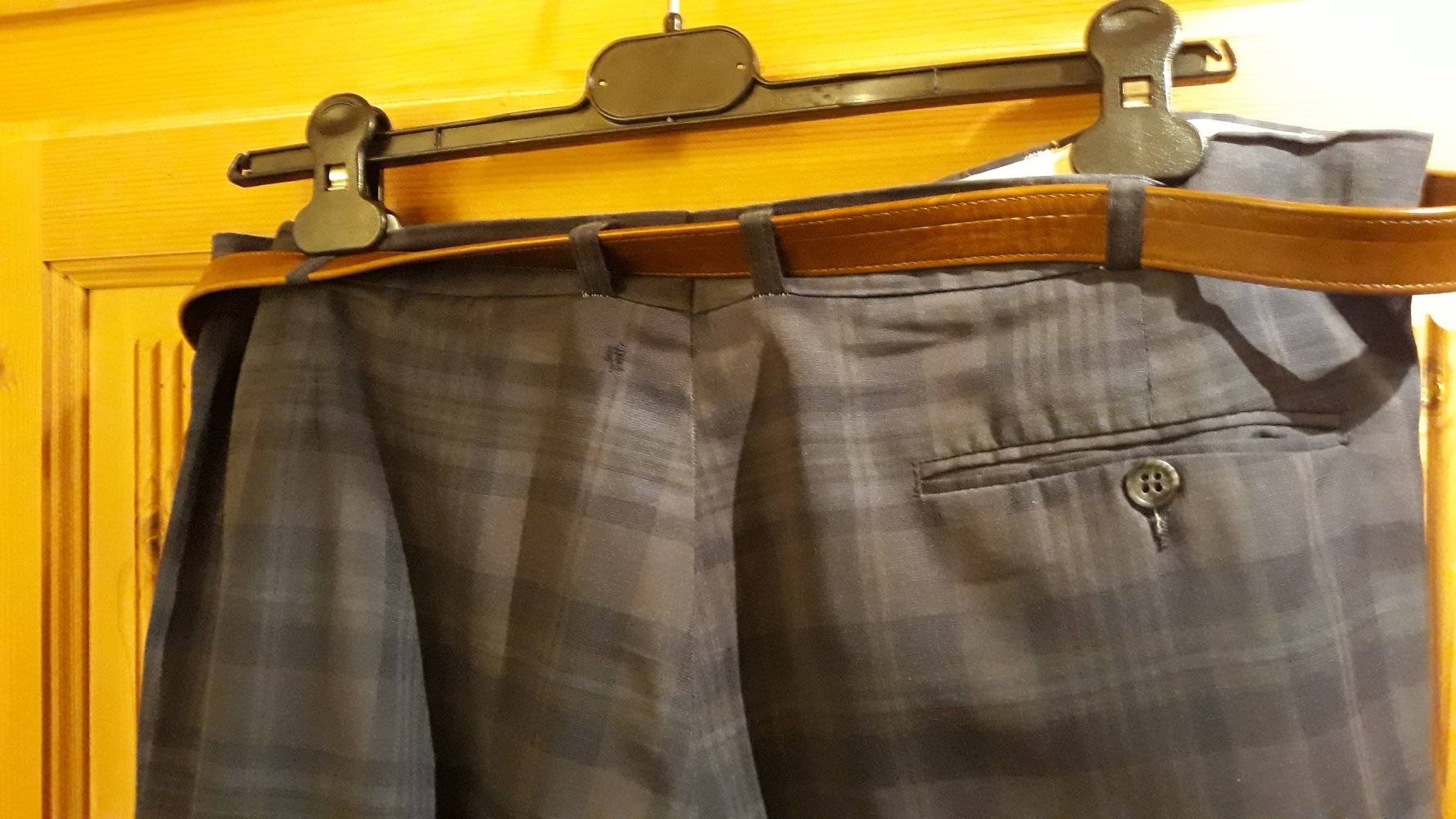 Schöne Herrenhose, Gr.26, dunkelkariert, von Grenadier, nur 3,-€