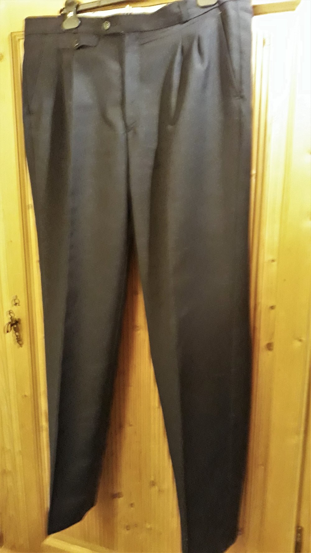 Tolle Herrenhose von Intermodell, Gr.26, schwarz, jetzt nur 4,50€