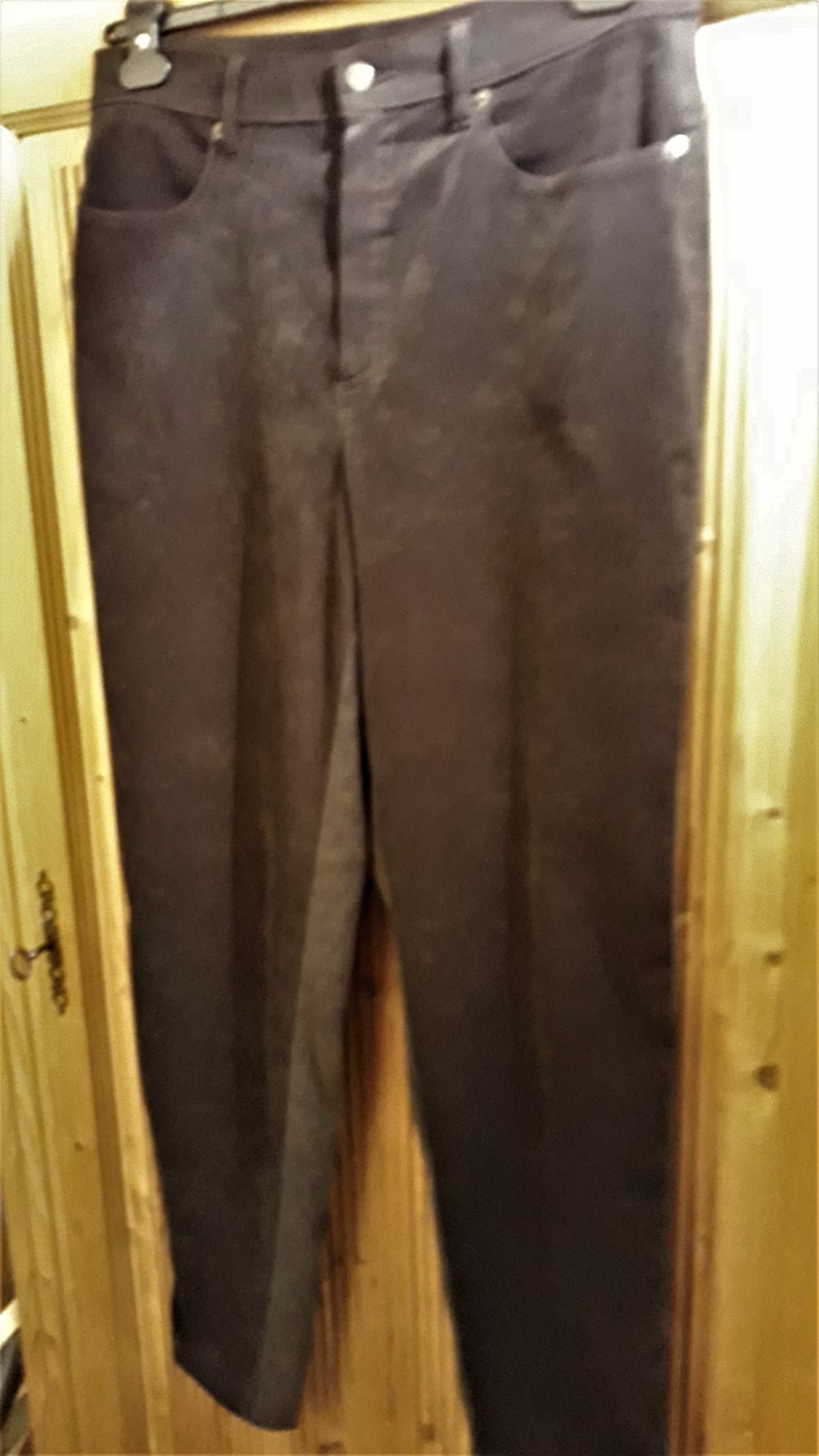 Rausverkauf !! Tolle Damenhose, braun, Velourlederoptik, Gr.40, nur 3,-€