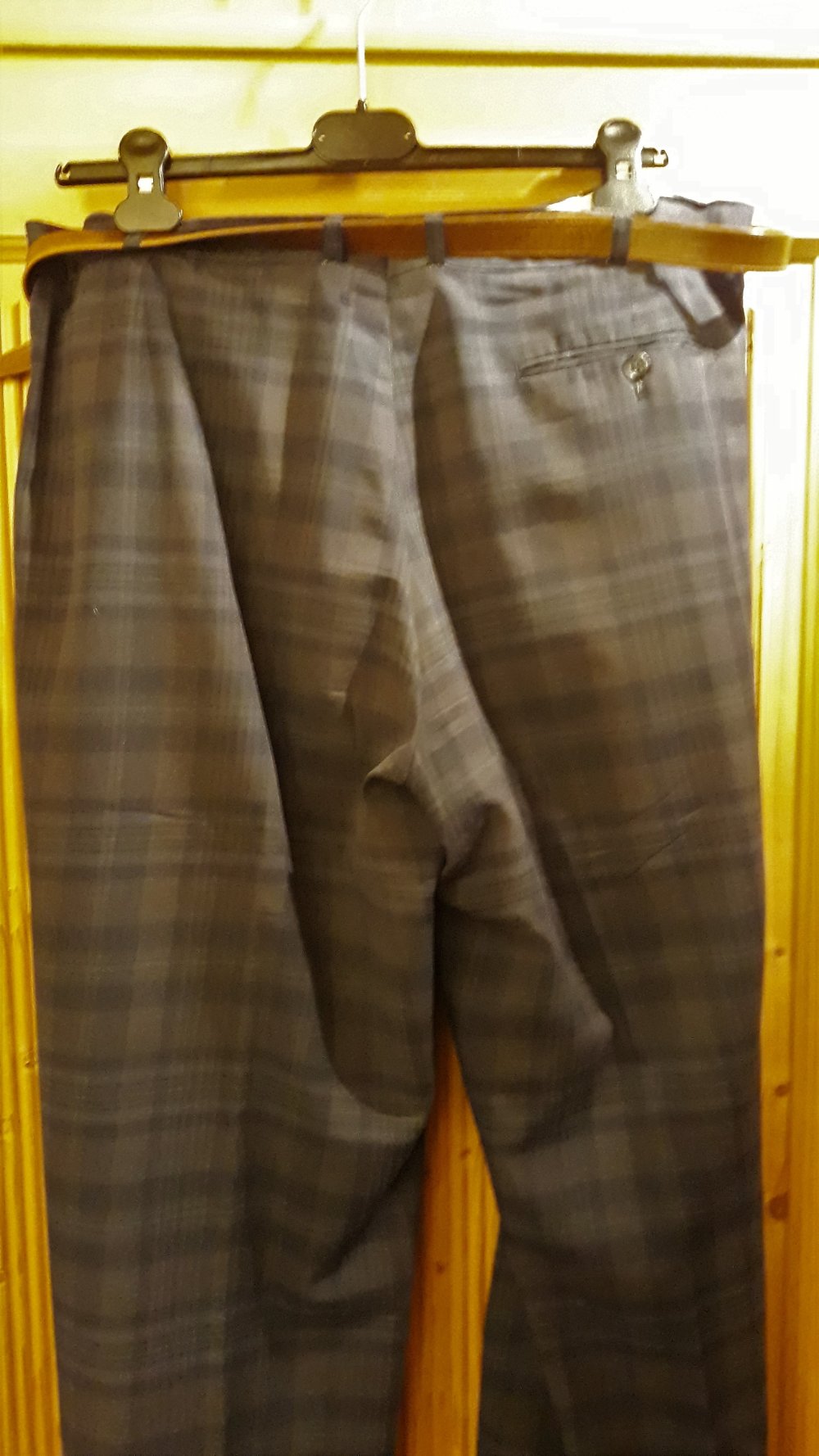 Schöne Herrenhose, Gr.26, dunkelkariert, von Grenadier, nur 3,-€
