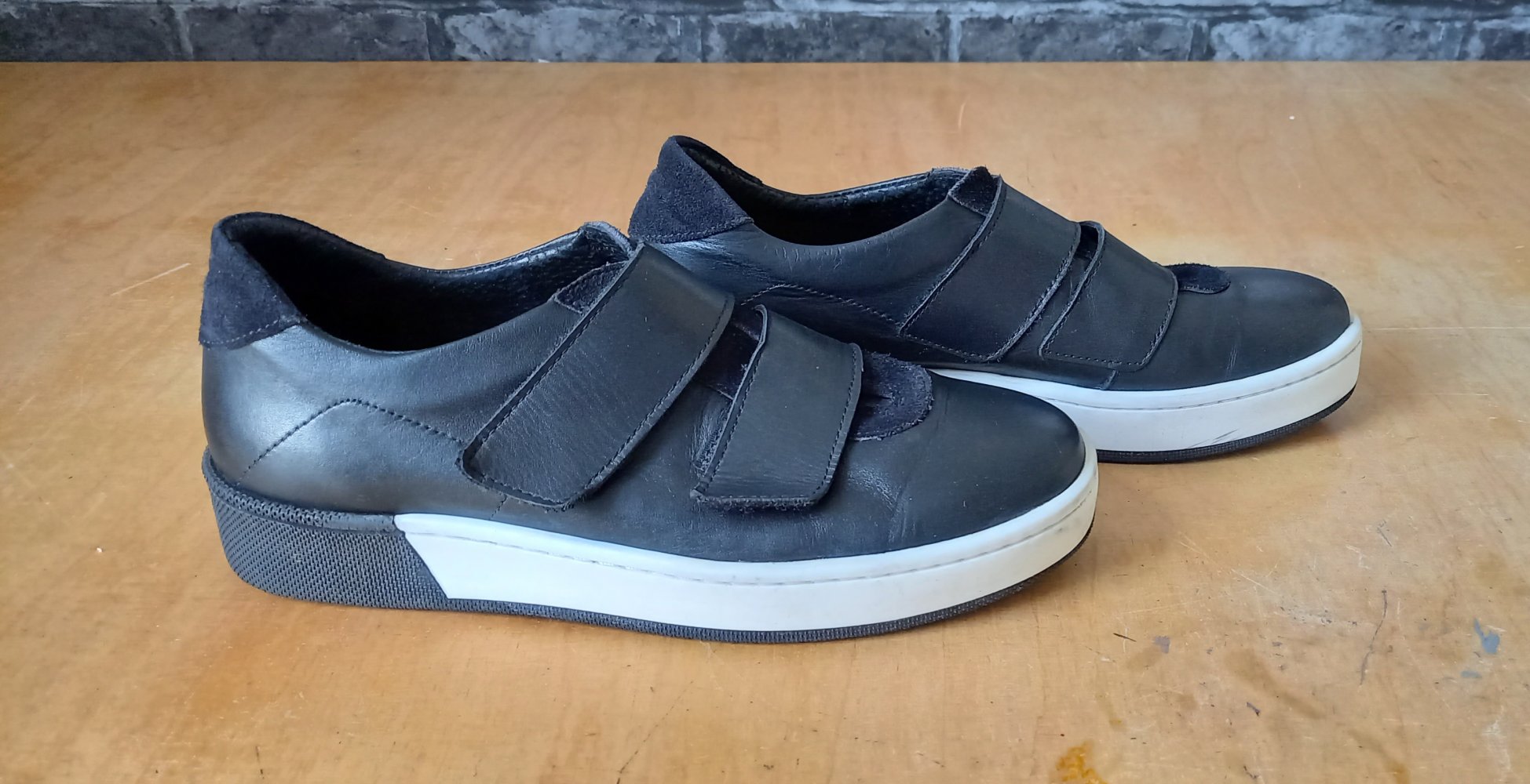 ZIGN Low sneaker schwarz Leder Klettverschluss Gr. 39