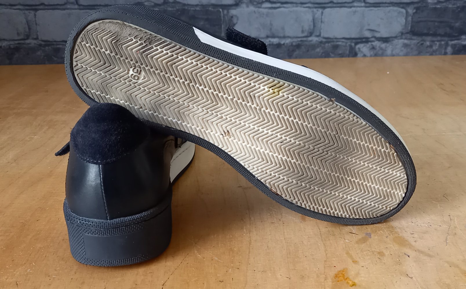 ZIGN Low sneaker schwarz Leder Klettverschluss Gr. 39