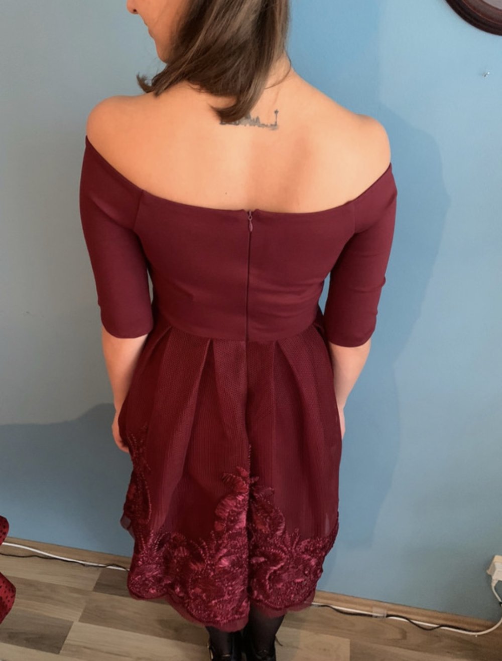 elegantes Kleid in Weinrot