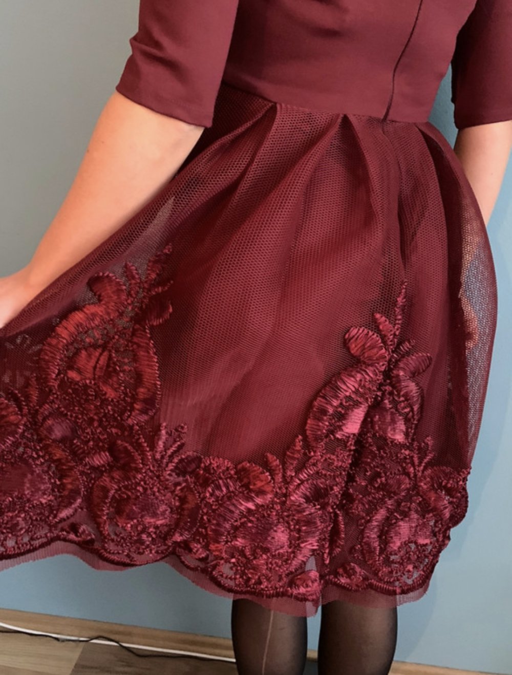elegantes Kleid in Weinrot