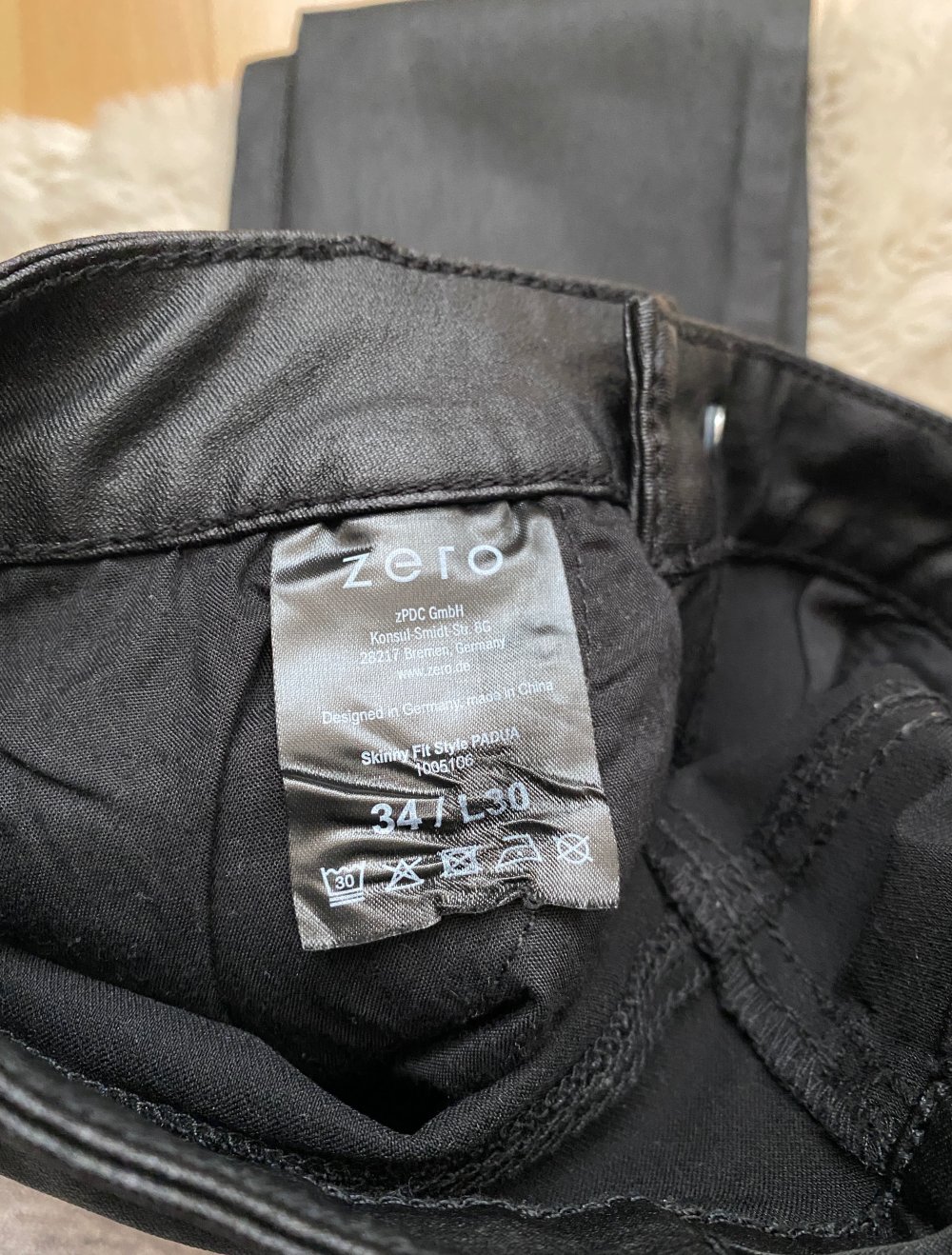 schwarze Hose Lederoptik Gr. 34 von Zero