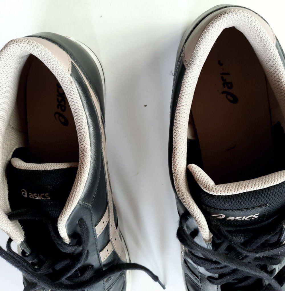 Asics Sneaker Gr. 45 Schwarz Top Zustand!