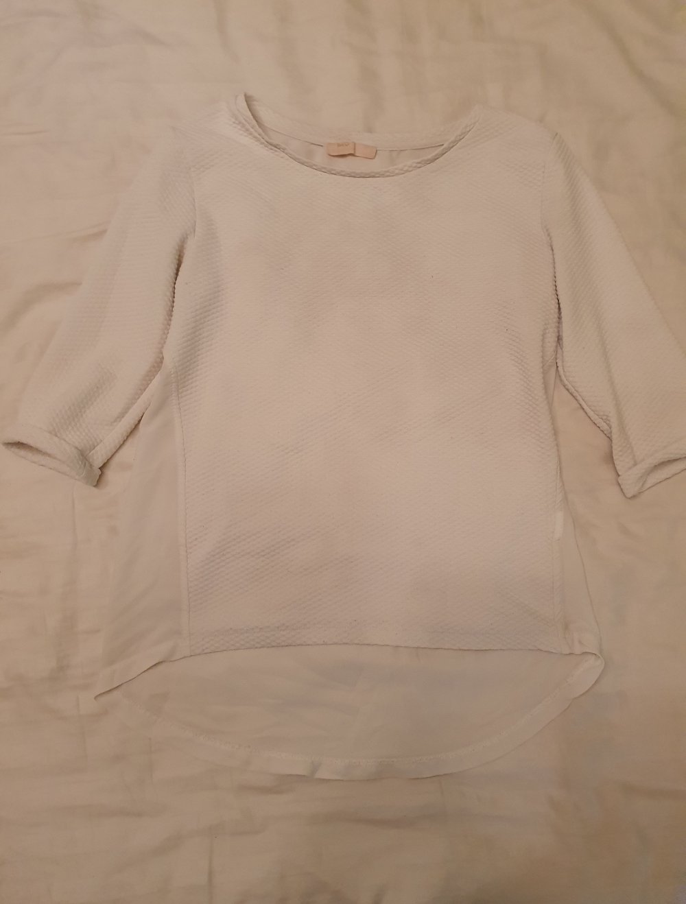 weißer Pullover Rückendetail