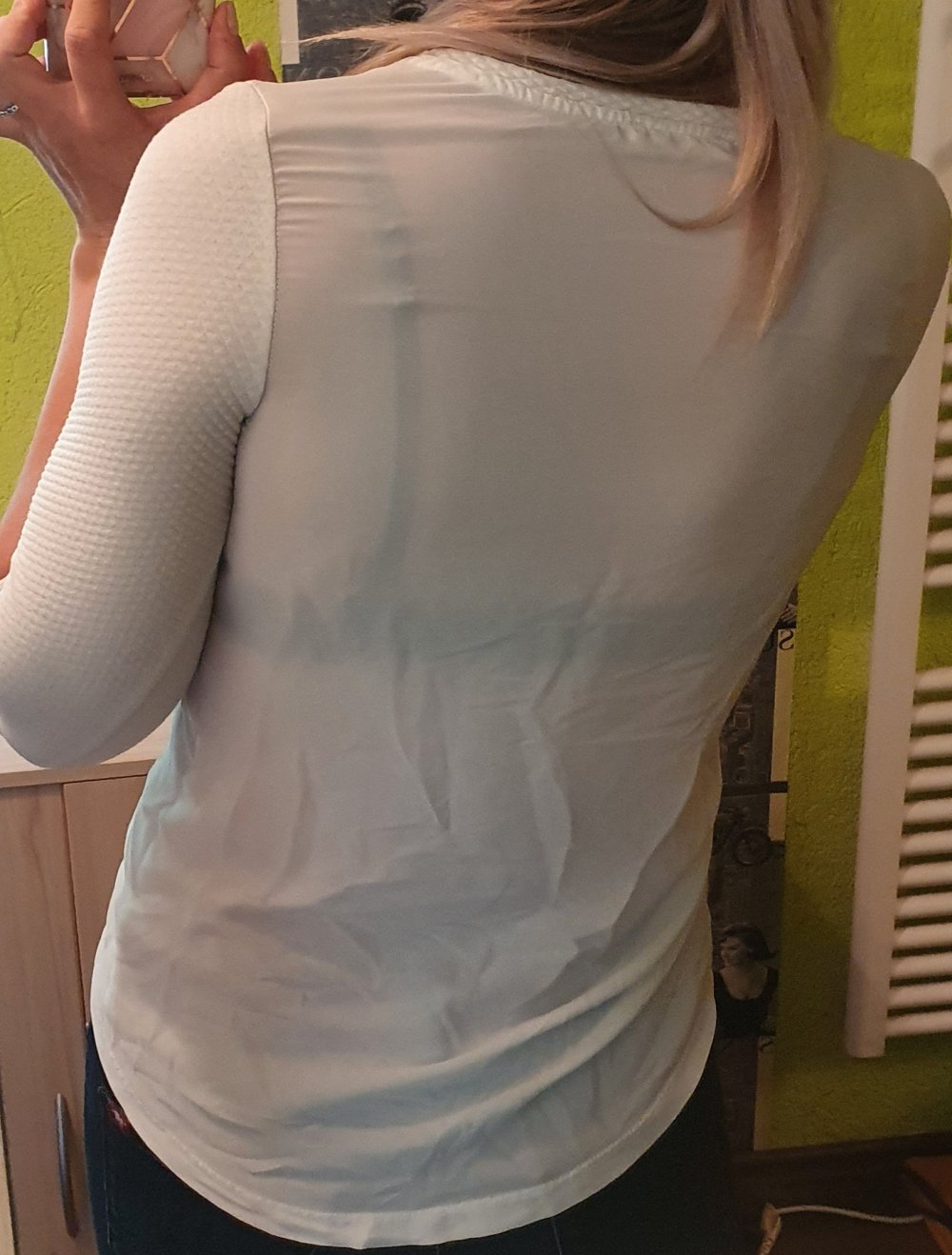 weißer Pullover Rückendetail
