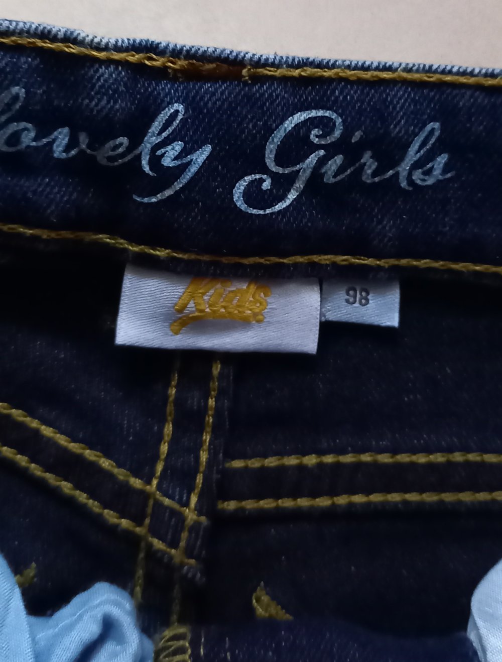 Jeans Gr. 98 m. Stickerei