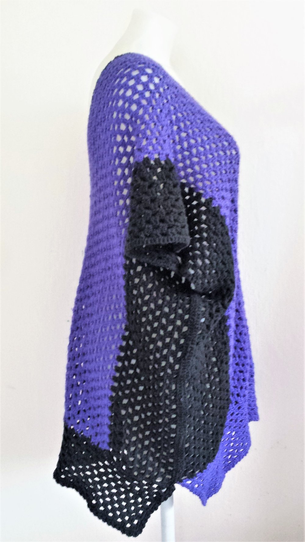 Selbstgestrick Handarbeit Handmade Poncho AA 85 cm.. Länge 80 cm 