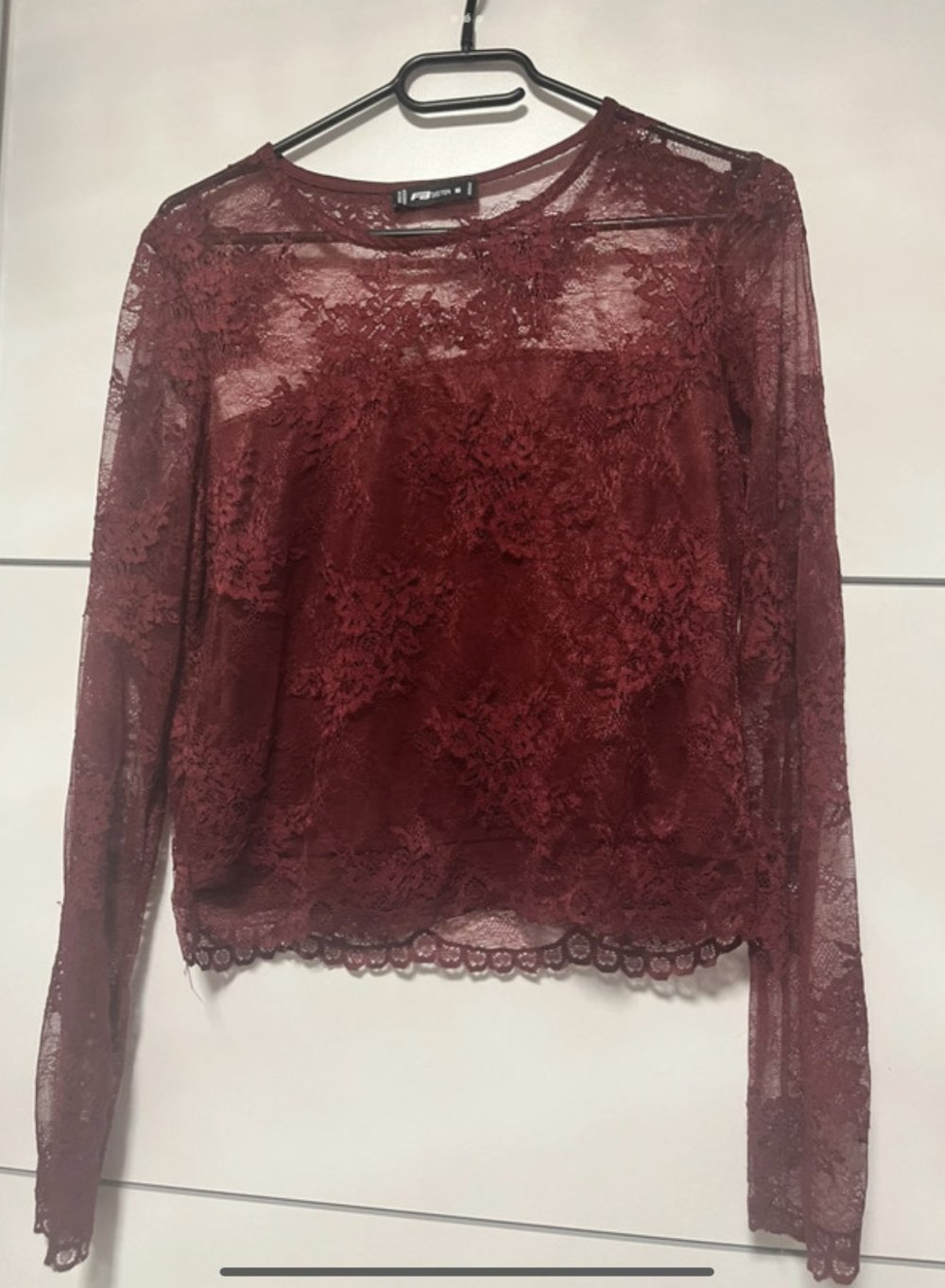 Bordeauxrotes Spitzen Longsleeve (Größe M)  Neu