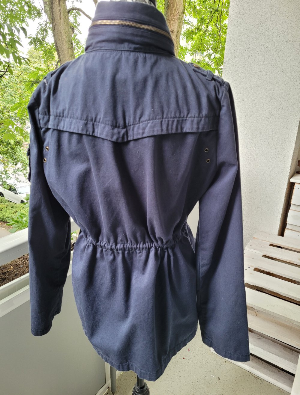 Schöne Jacke von H&M Gr 42 blau mit verstellbarer Taille