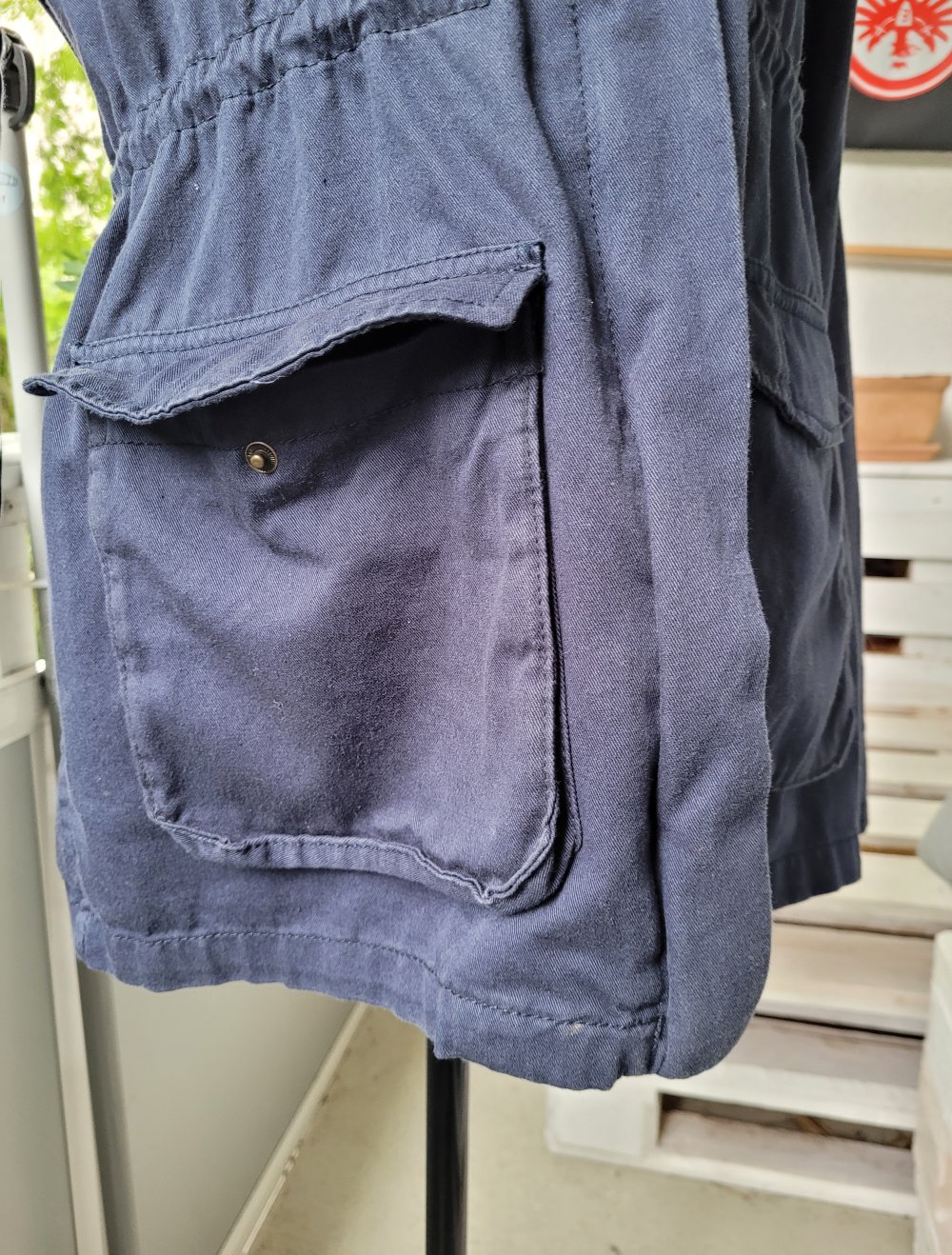 Schöne Jacke von H&M Gr 42 blau mit verstellbarer Taille