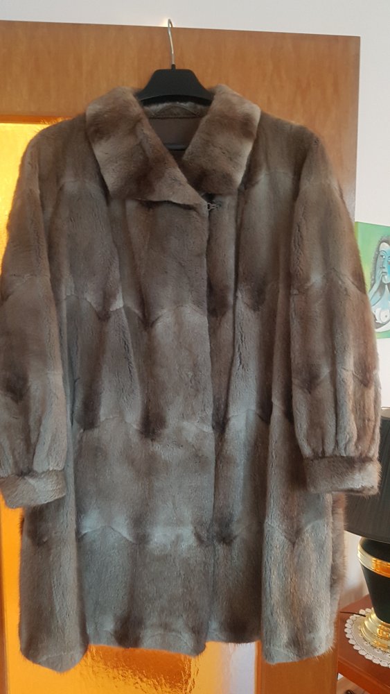 Bisam-Kurzmantel