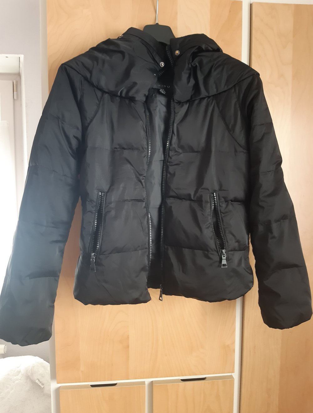 Eine Winterjacke von Amisu