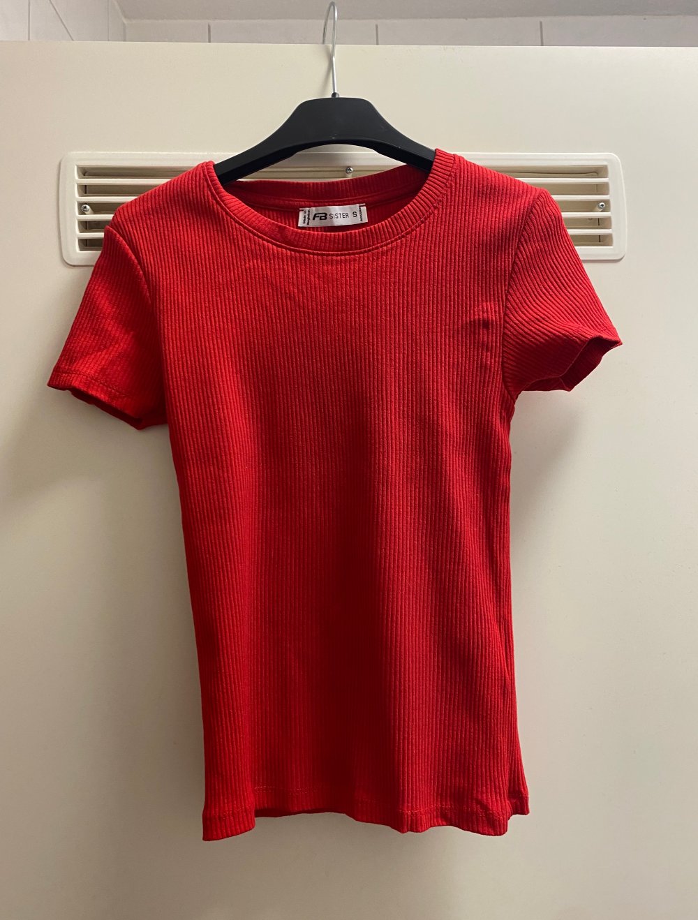 rotes tshirt
