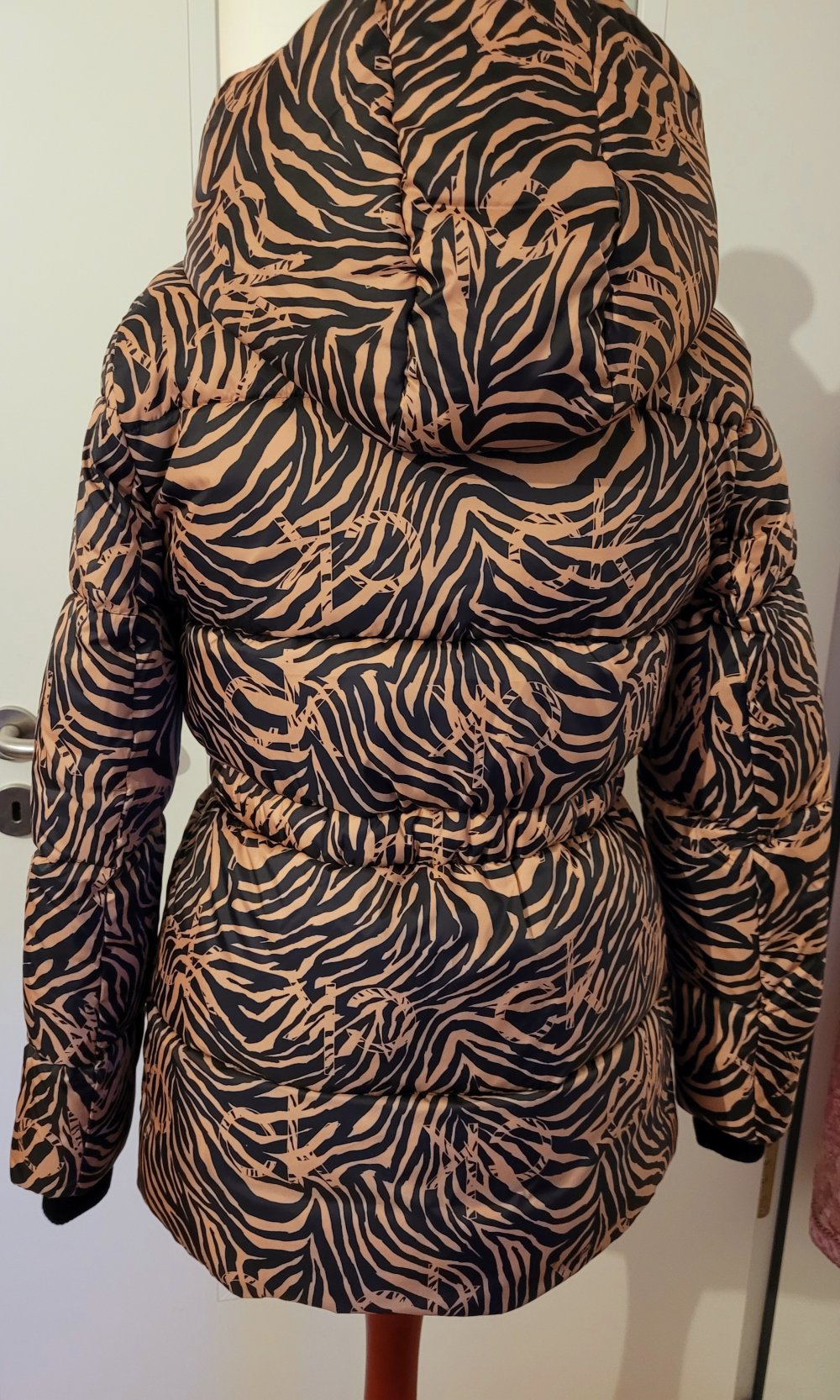 Tolle Jacke von CK, Neu
