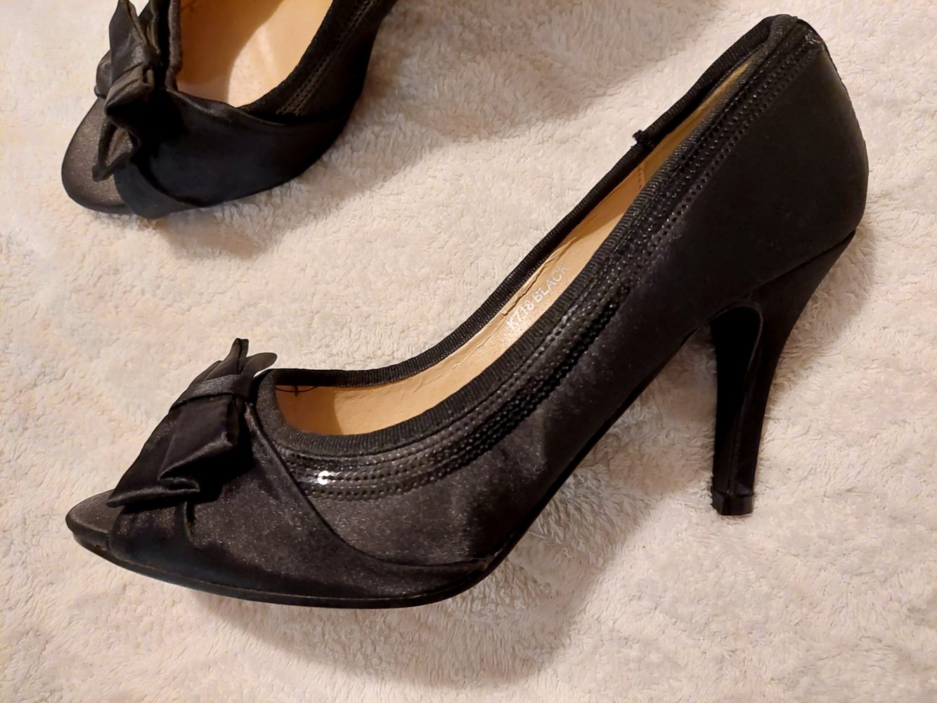 schwarze Pumps, Absatzschuhe, Abendschuhe