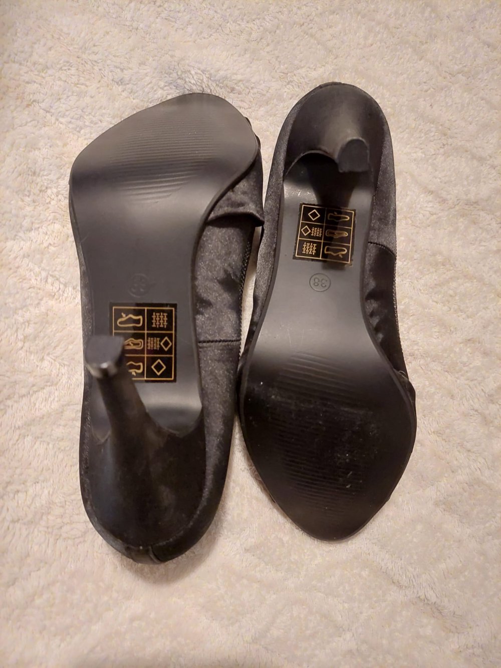 schwarze Pumps, Absatzschuhe, Abendschuhe