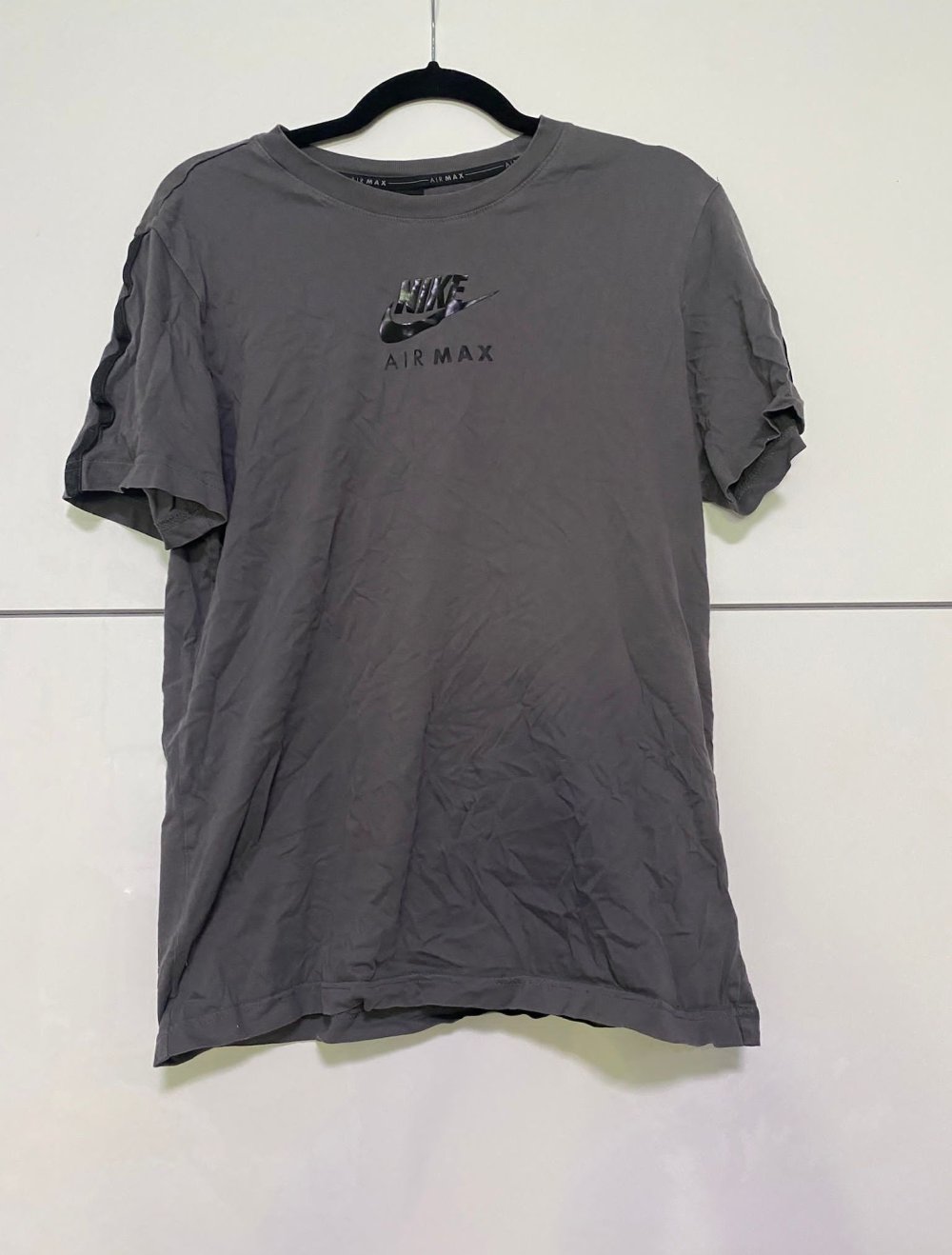 Nike Air Max T-Shirt in grau