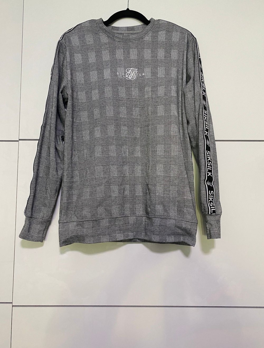 SikSilk Sweater in grau mit schwarzen Streifen