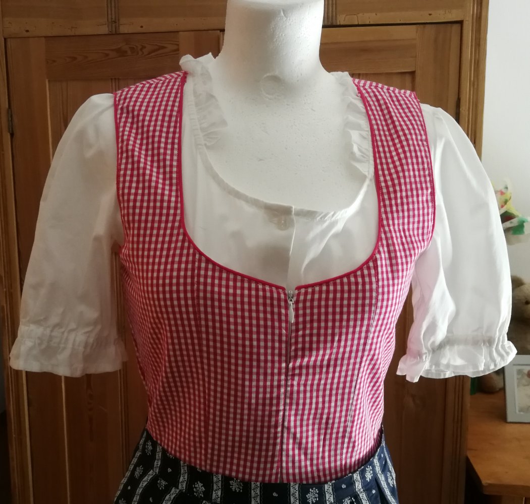 traditionelles Dirndl 