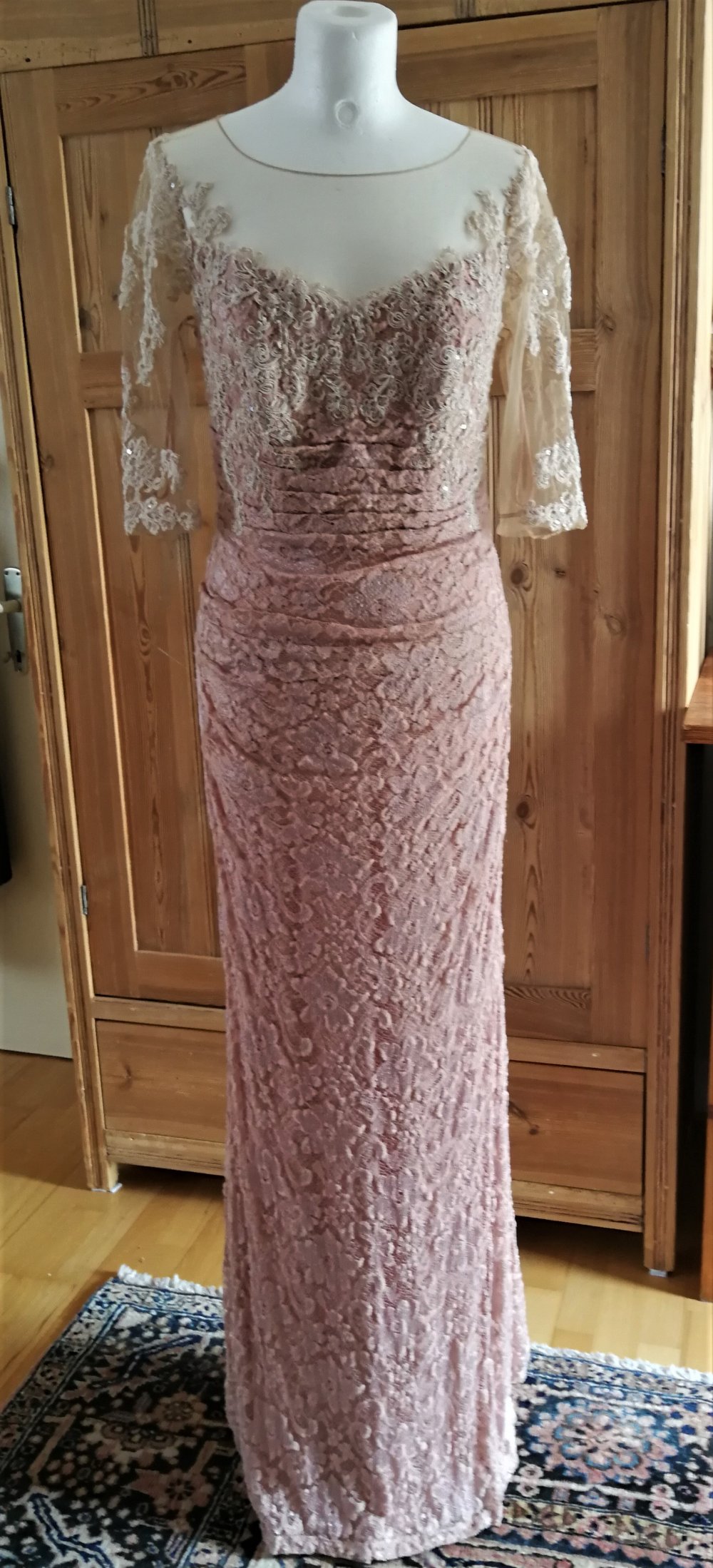 Ballkleid - Hochzeitskleid Spitze mit kurzer Schleppe