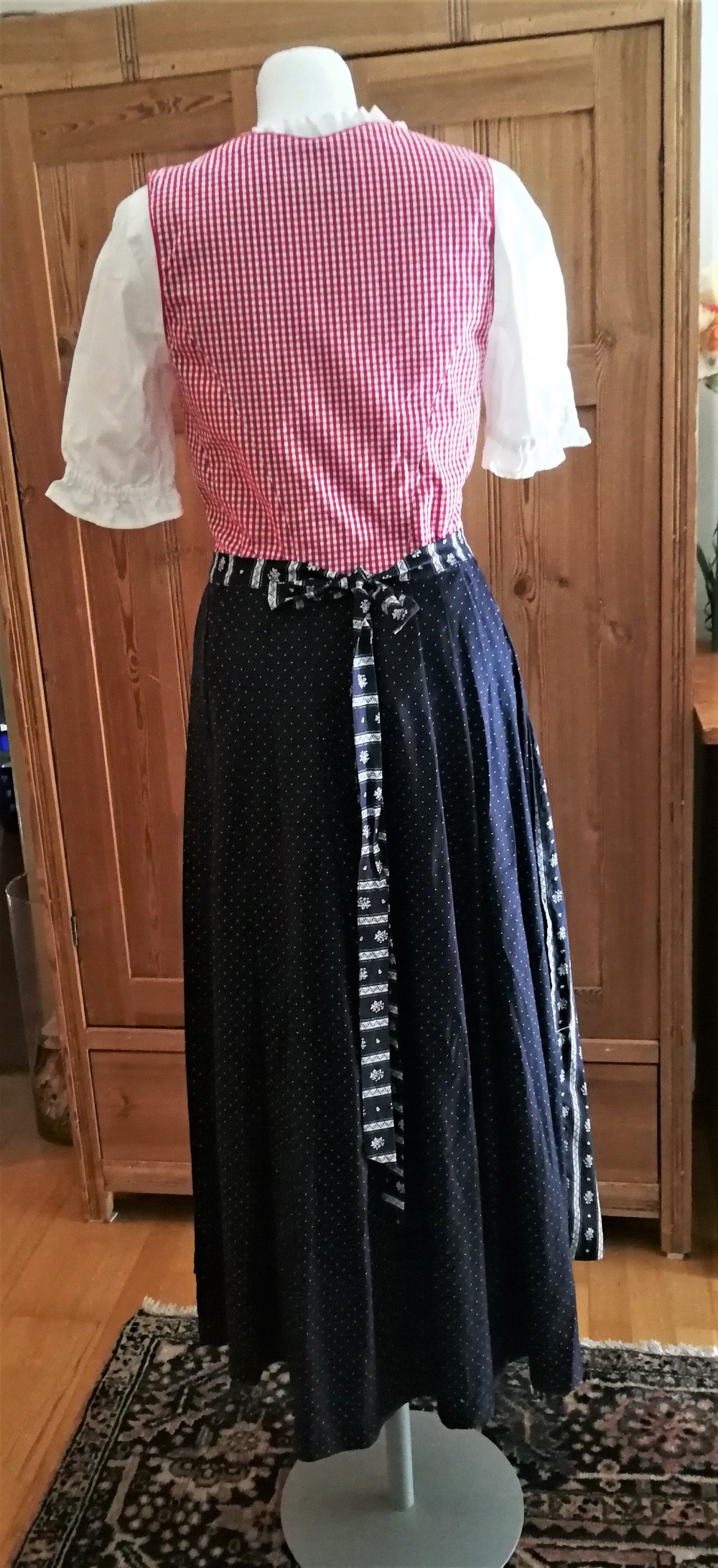 traditionelles Dirndl 