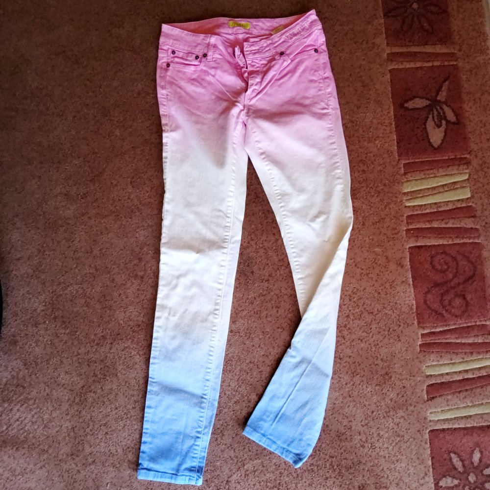 Wunderschöne Jeanshose von Witty Knitters rosa weiß blau im Farbverlauf Größe 27