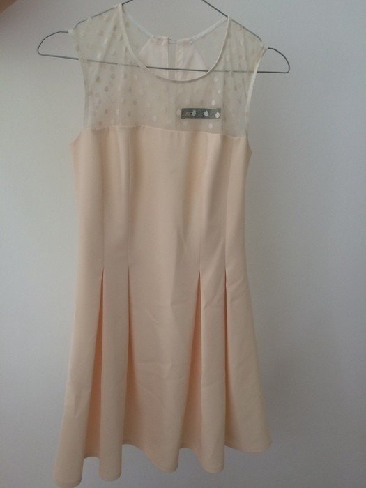 Helles Kleid