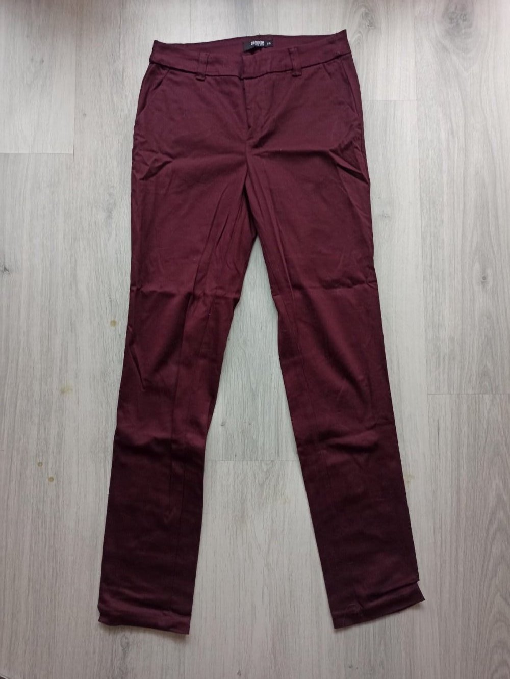 Weinrote Hosen