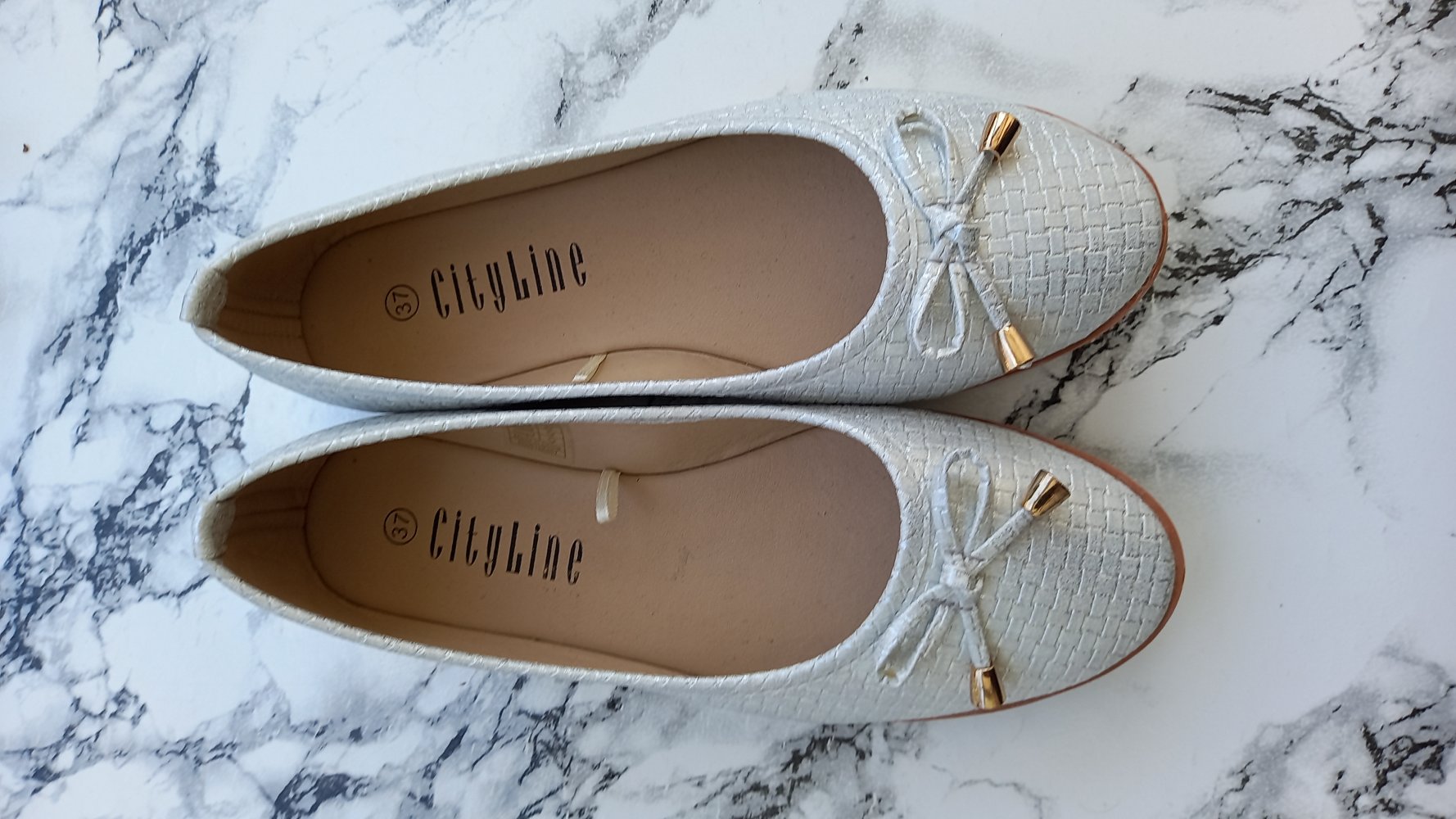 *ungetragene sehr schöne weiße Damen-Schuhe