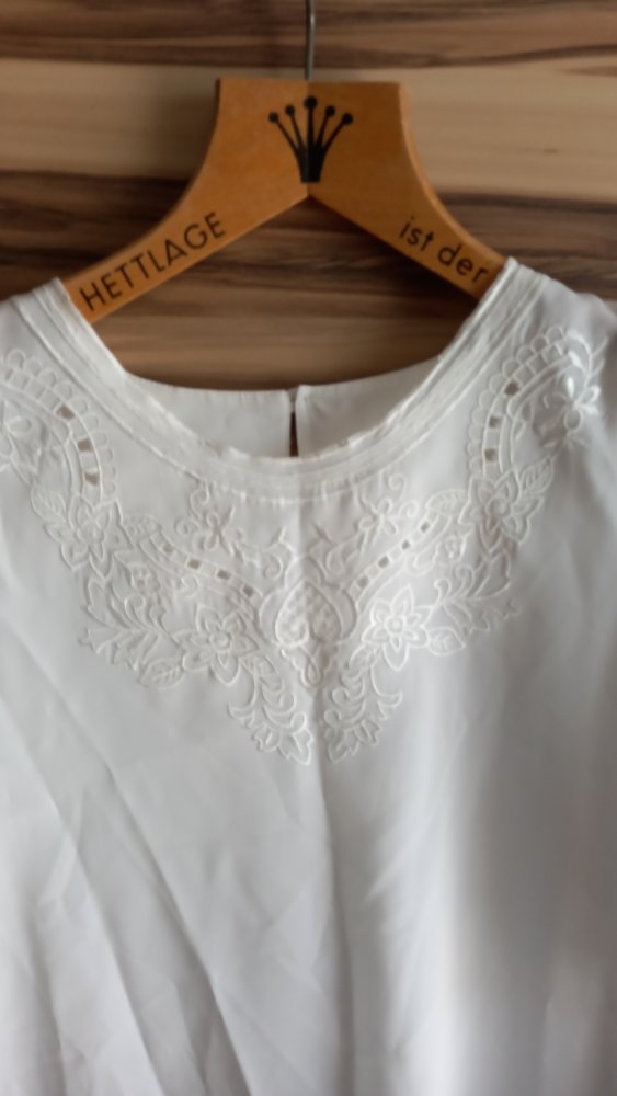 schöne weiße Bluse im Retro-Stil