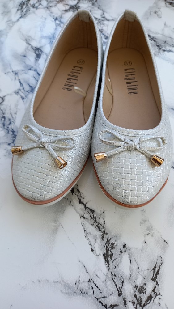 *ungetragene sehr schöne weiße Damen-Schuhe