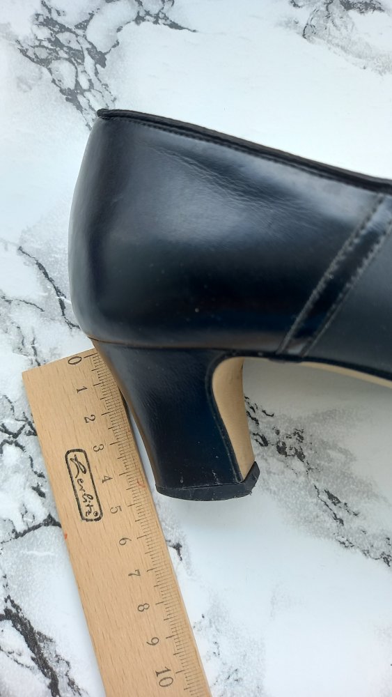 wenig getrage schöne schwarze Damen-Halbschuhe mit Absatz
