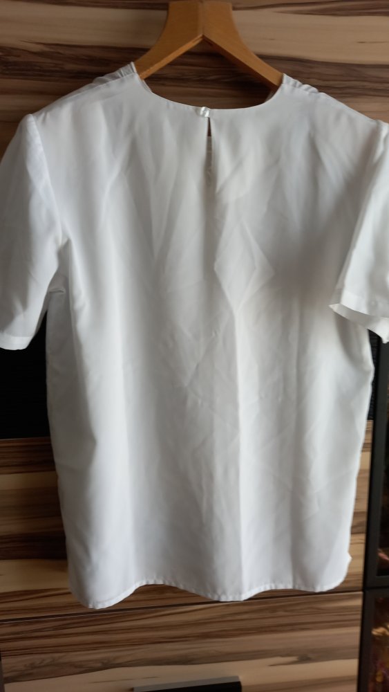 schöne weiße Bluse im Retro-Stil