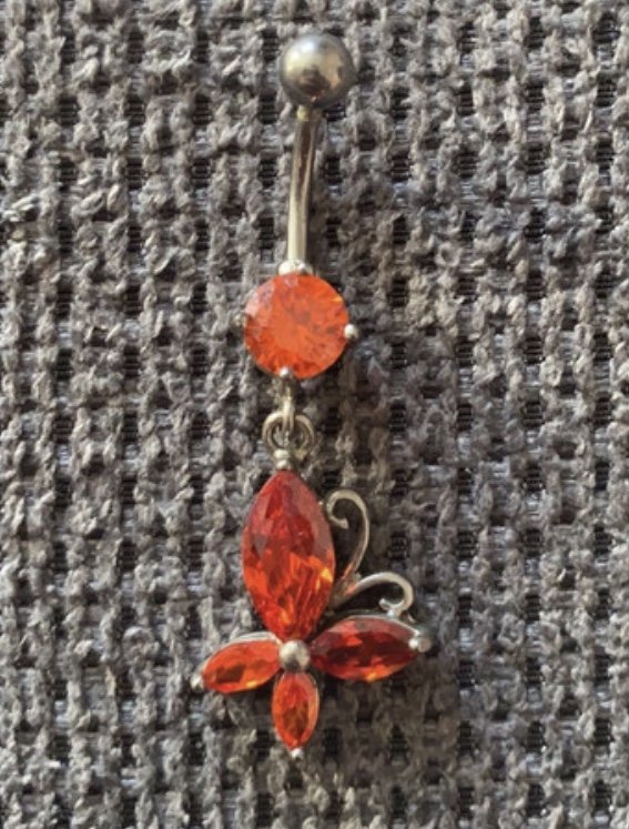 Bauchnabelpiercing Rot