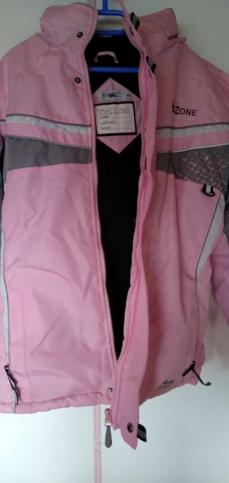 Skijacke in rosa und Skihose in gedecktem weiß