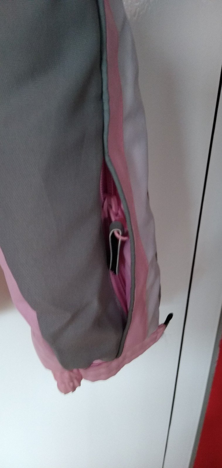 Skijacke in rosa und Skihose in gedecktem weiß