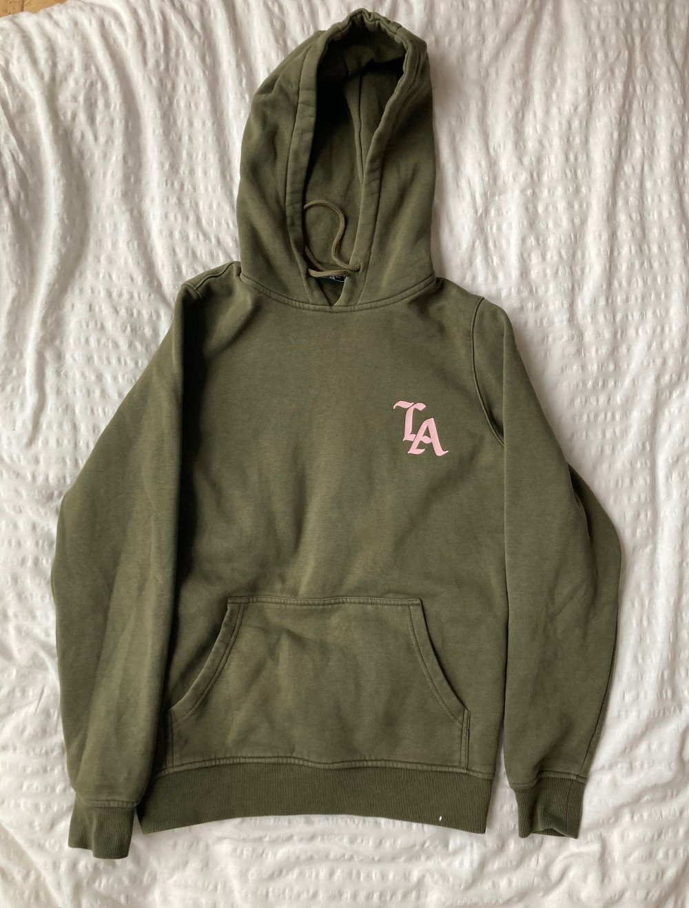LA pullover
