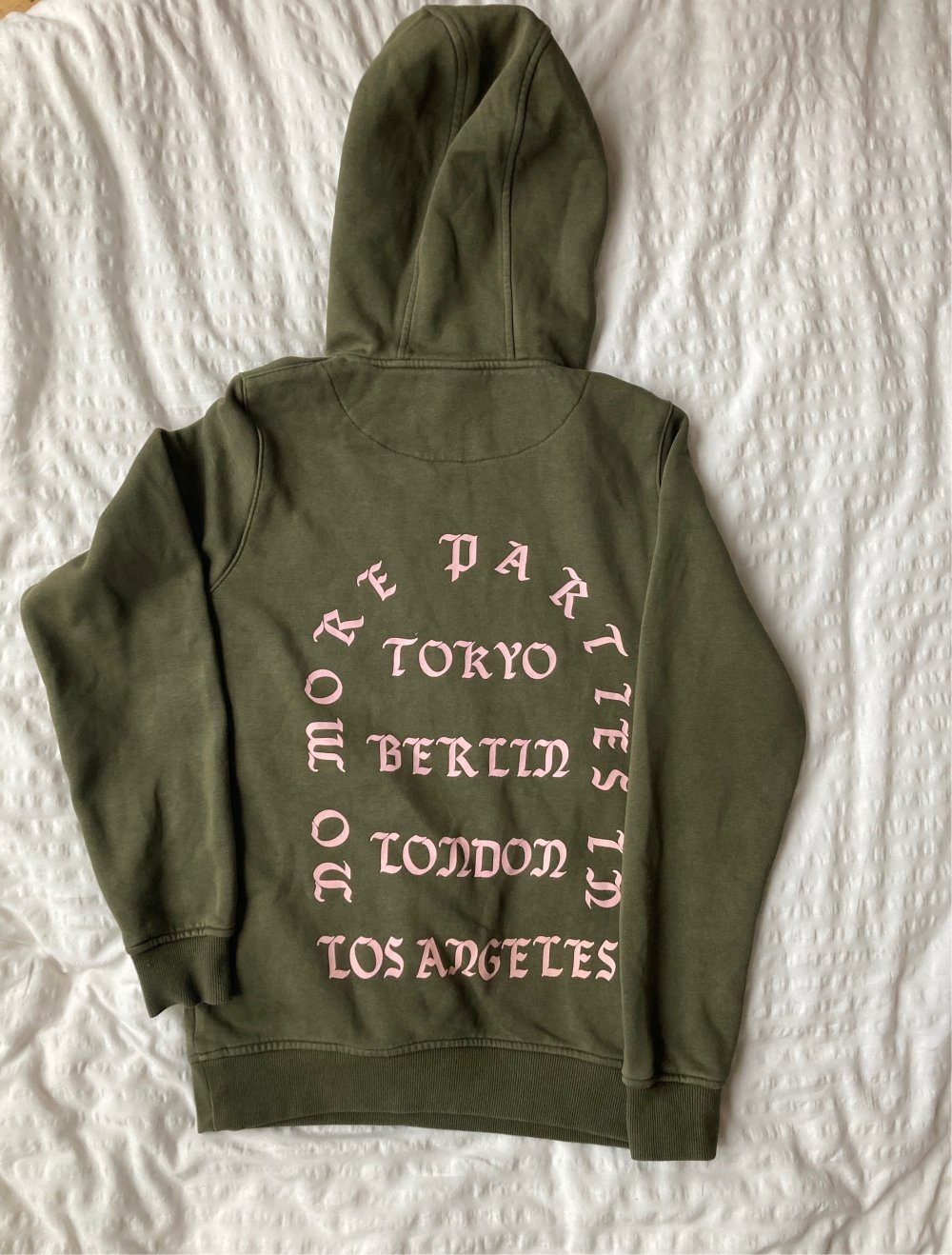LA pullover